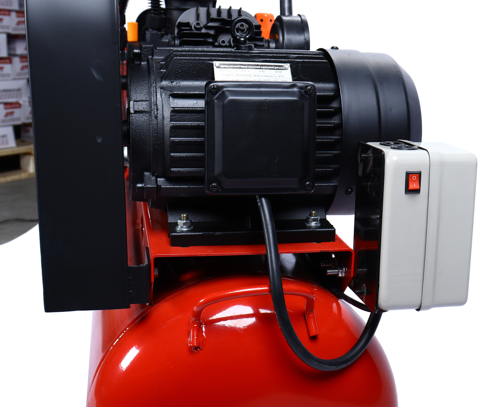 Компрессор пневматический 380В 3.0кВт 8атм. 400л/мин. ресивер-100л ременной GTE