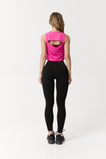 Майка с разрезом на спине