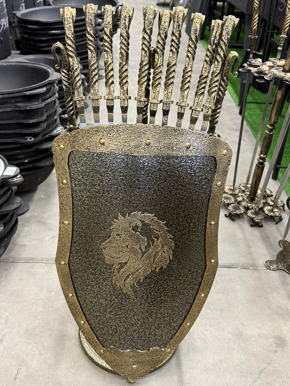 Набор шампуров «Рыцарь» и предметов для мангала/камина в кованом щите