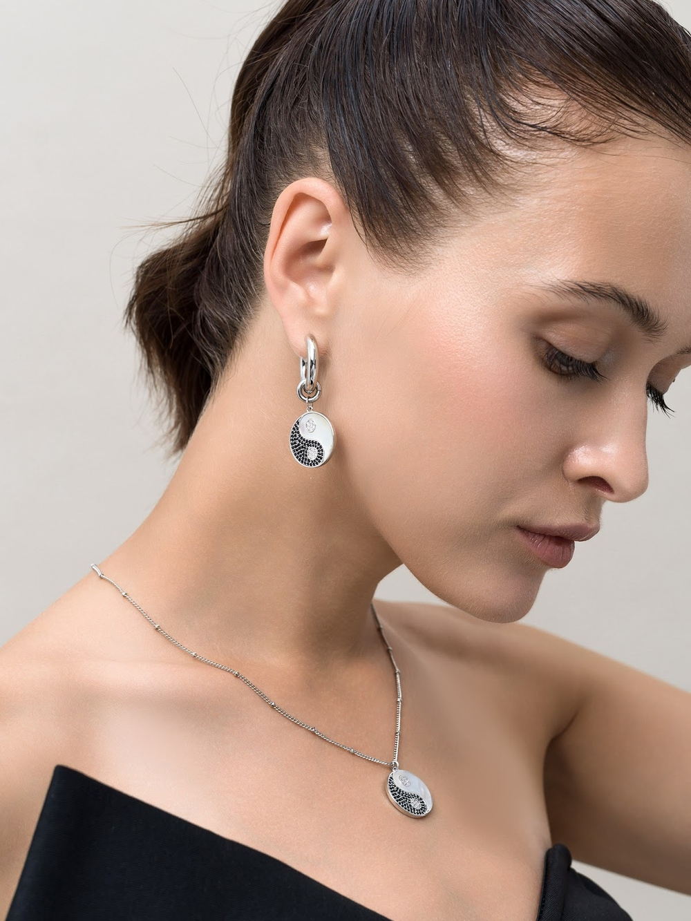 Серьги "Yin Yang" с перламутром Silver