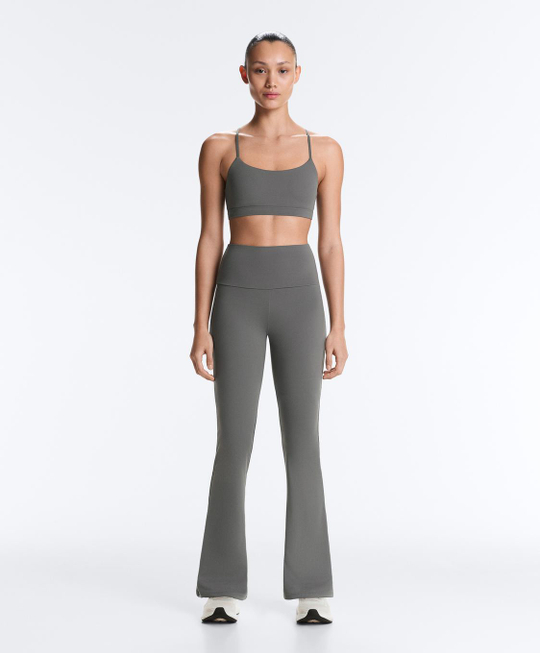 OYSHO Брюки клеш с высокой посадкой Flare Comfortlux High Rise, светло-серый