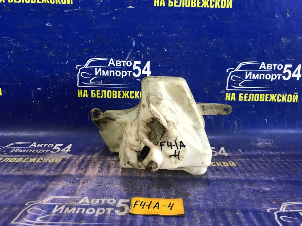 Бачок омывателя MITSUBISHI DIAMANTE 1997