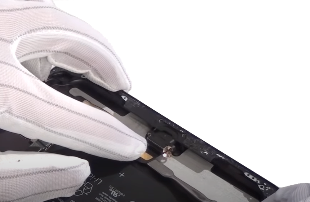 Замена нижнего шлейфа с разъёмом зарядки на iPad mini 4