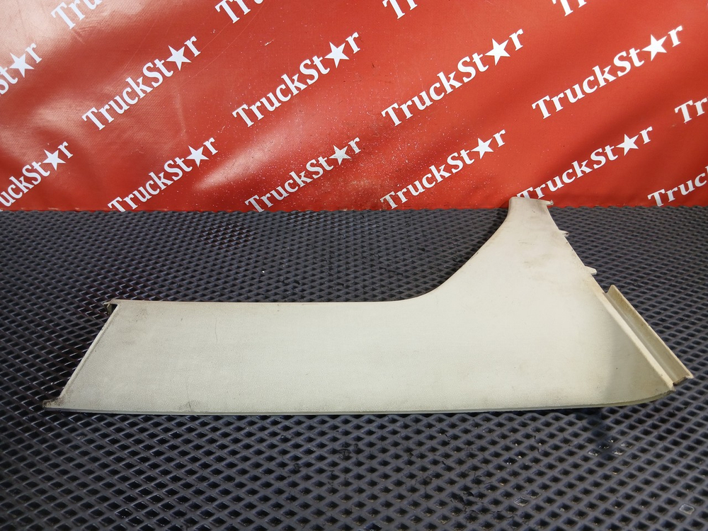 Накладка стойки задней левой