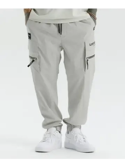 Брюки джоггеры с карманами на молнии