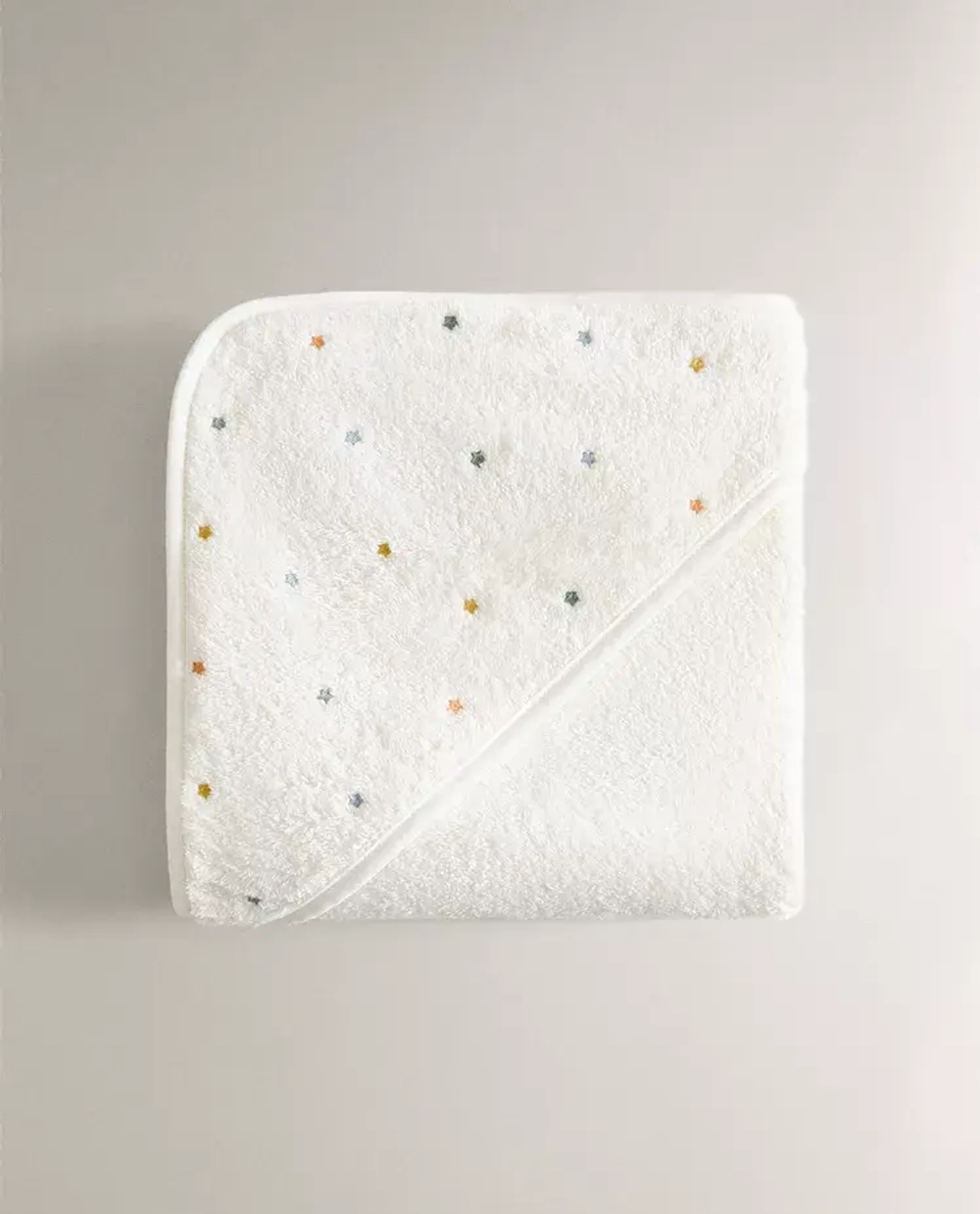 ZARA HOME ДЕТСКОЕ ПОЛОТЕНЦЕ С КАПЮШОНОМ И ВЫШИВКОЙ «ЗВЕЗДОЧКИ», ЖЕЛТОВАТО-БЕЛЫЙ
