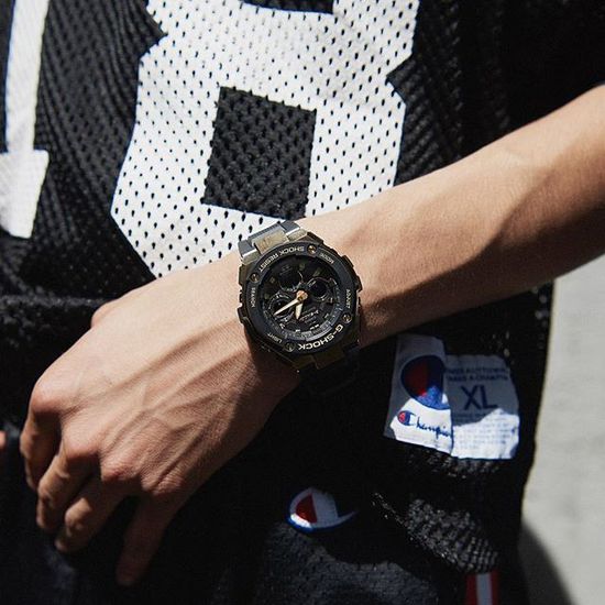 Наручные часы Casio G-Shock GST-W300G-1A9ER