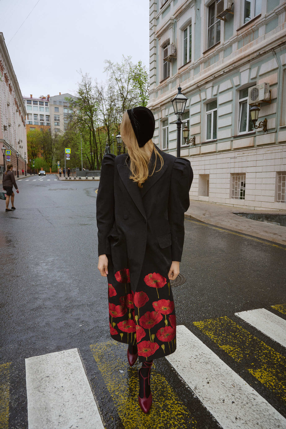 Бархатный чепчик с декором в тон