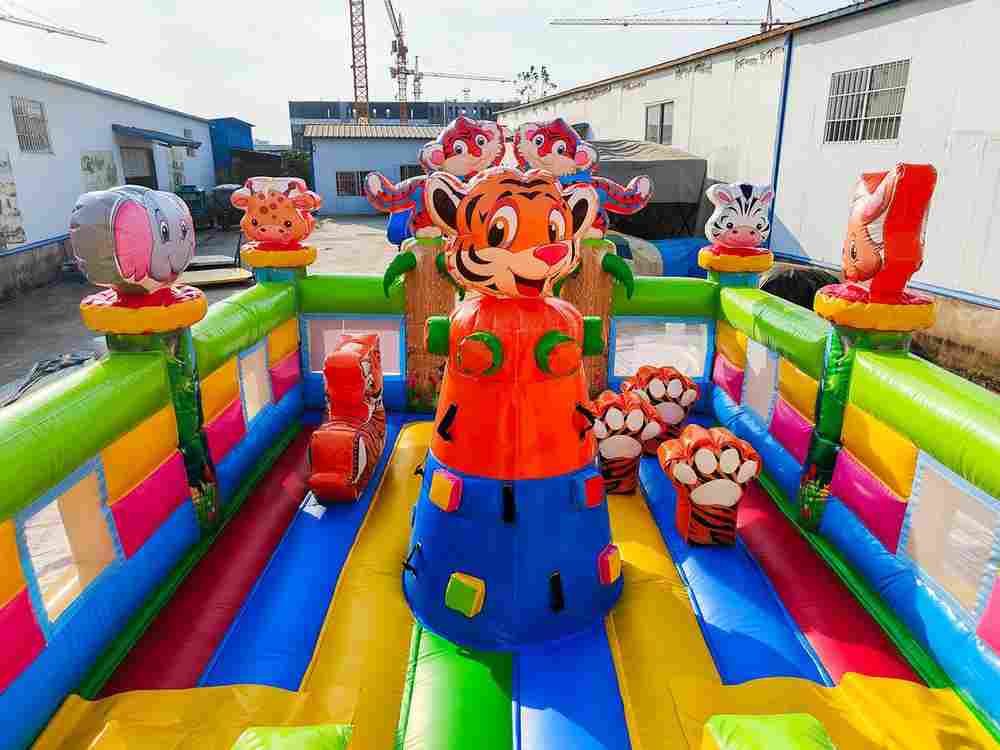 Коммерческий надувной батут «Тигриная страна 3», 10*5*5 м
