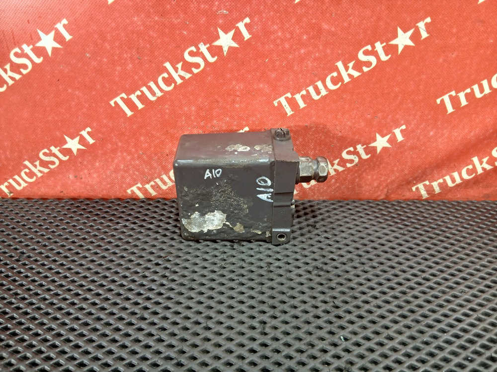 Насос подъема кабины