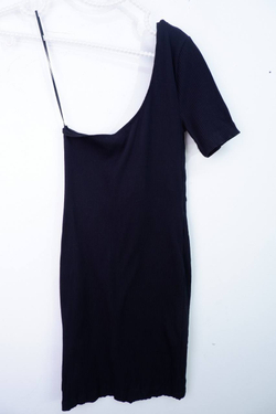 Платье Zara с открытым плечом в рубчик, маркировка S, визуально на 44 размер, новое