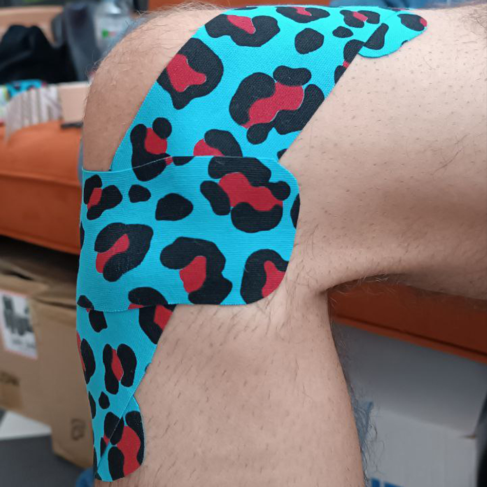 Кинезиотейп RaveTape BASE 5×5 — Ягуар (JAGUAR ON LIGHTBLUE)