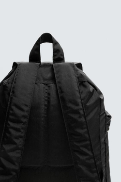 ZARA РЮКЗАК ИЗ ТЕХНОЛОГИЧНОЙ ТКАНИ С КЛАПАНОМ, ЧЕРНЫЙ