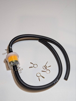 Универсальный топливный фильтр со шлангами и хомутами. Подходит для мопедов, скутеров, питбайков, квадроциклов и садовой техники.