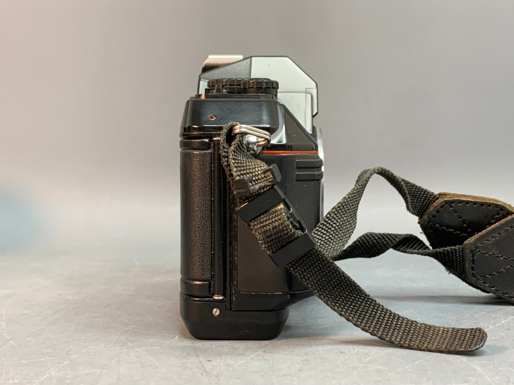 Nikon F-501 body
