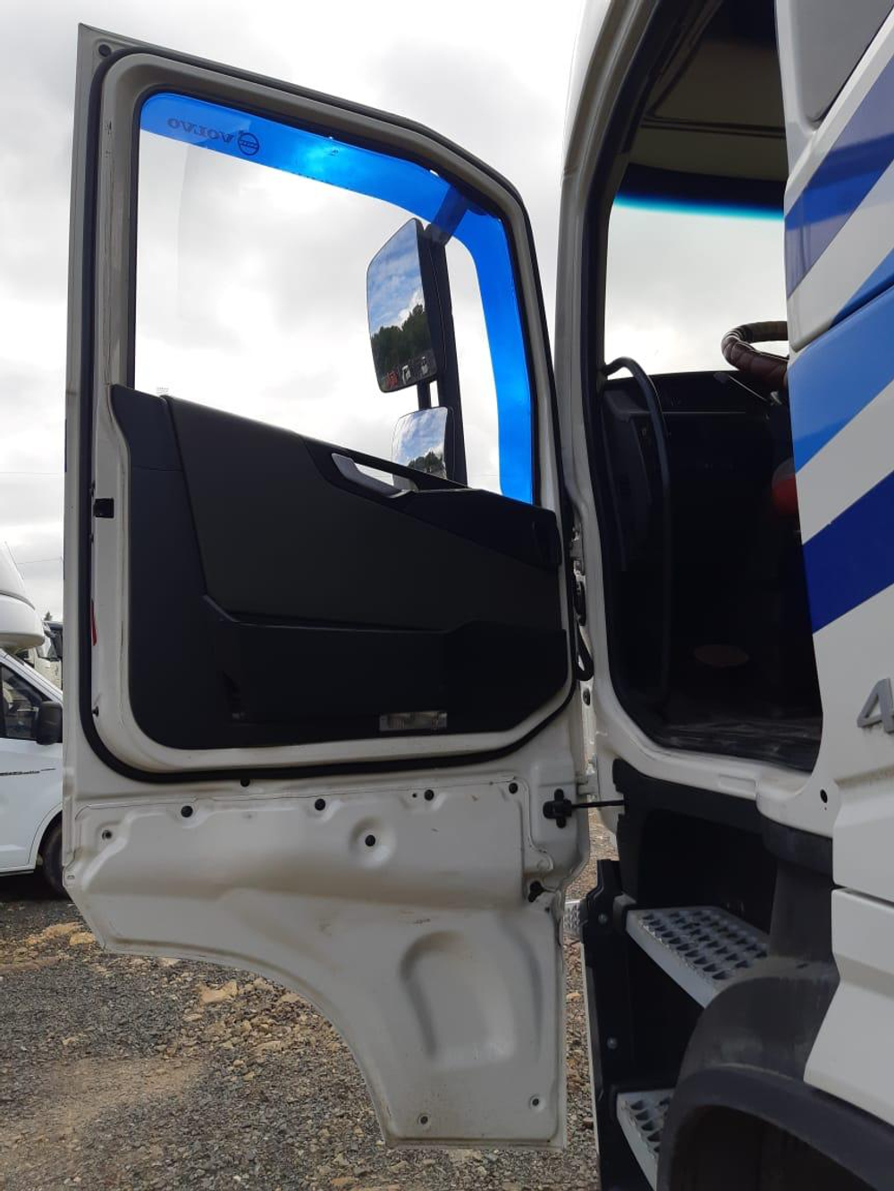 Volvo FH 6x4 Седельный тягач FH-TRUCK (Дизельный, 12,8 л, 428 л.с., АТ)