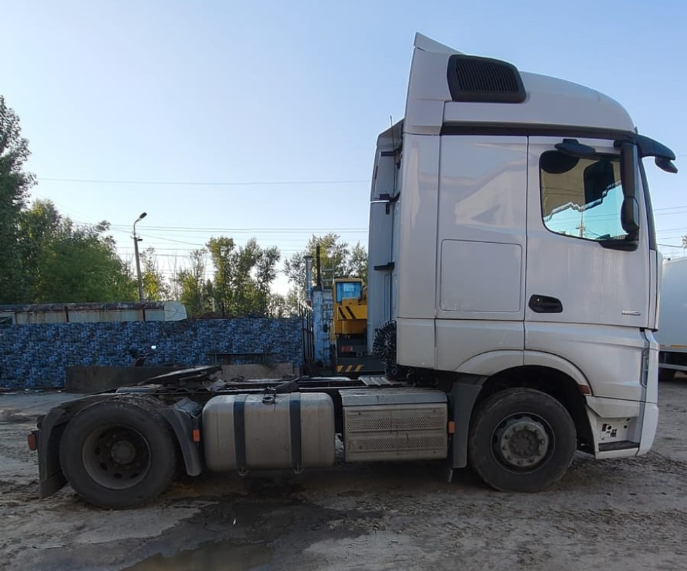 Mercedes-Benz ACTROS 4x2 Седельный тягач 1853 (Дизельный, 12,8 л, 531 л.с., АТ)