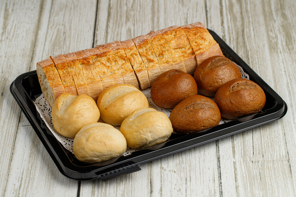 Хлебный платтер (4 булочки пшеничные, 4 булочки ржаные, багет нарезка)