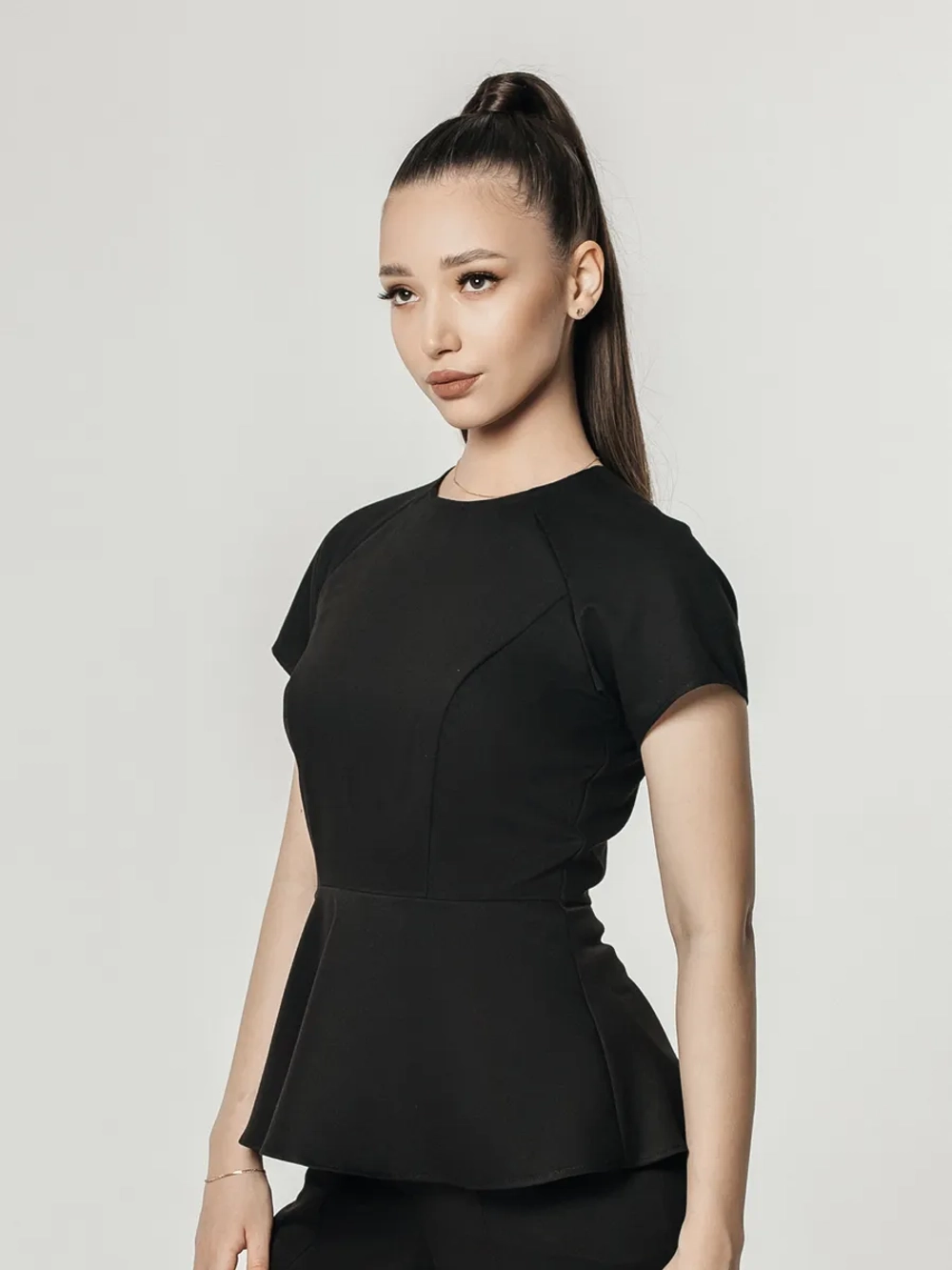 Блузка медицинская с баской черная стрейч