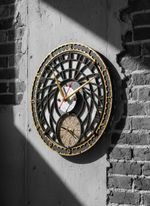 Часы WOODandROOT «Башня Волшебника» с двойным циферблатом, размещённые на бетонной стене с диагональным светом и фрагментом кирпичной кладки.