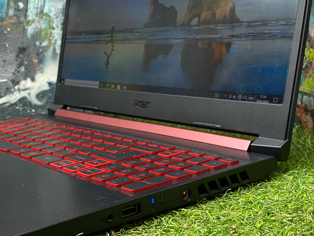 Игровой Acer 15' Ryzen 5 3550H/RX 560X 4GB/256GB SSD/8GB/ Nitro 5[AN515-43-R1Y4]/Windows 10