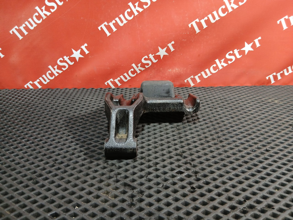 Кронштейн амортизатора переднего левого