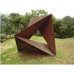Парковая скульптура Треугольник