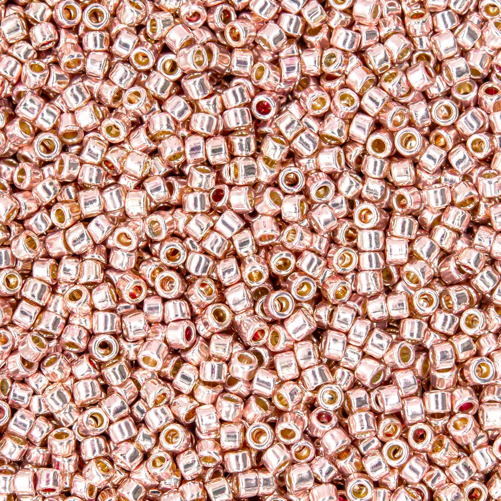 Японский бисер TOHO Treasure (№PF552), непрозрачный глянцевый с металлическим блеском