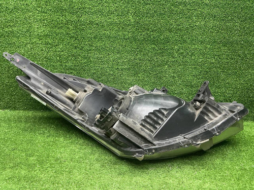 Битая Фара левая Suzuki Swift 4 (10-13) галоген