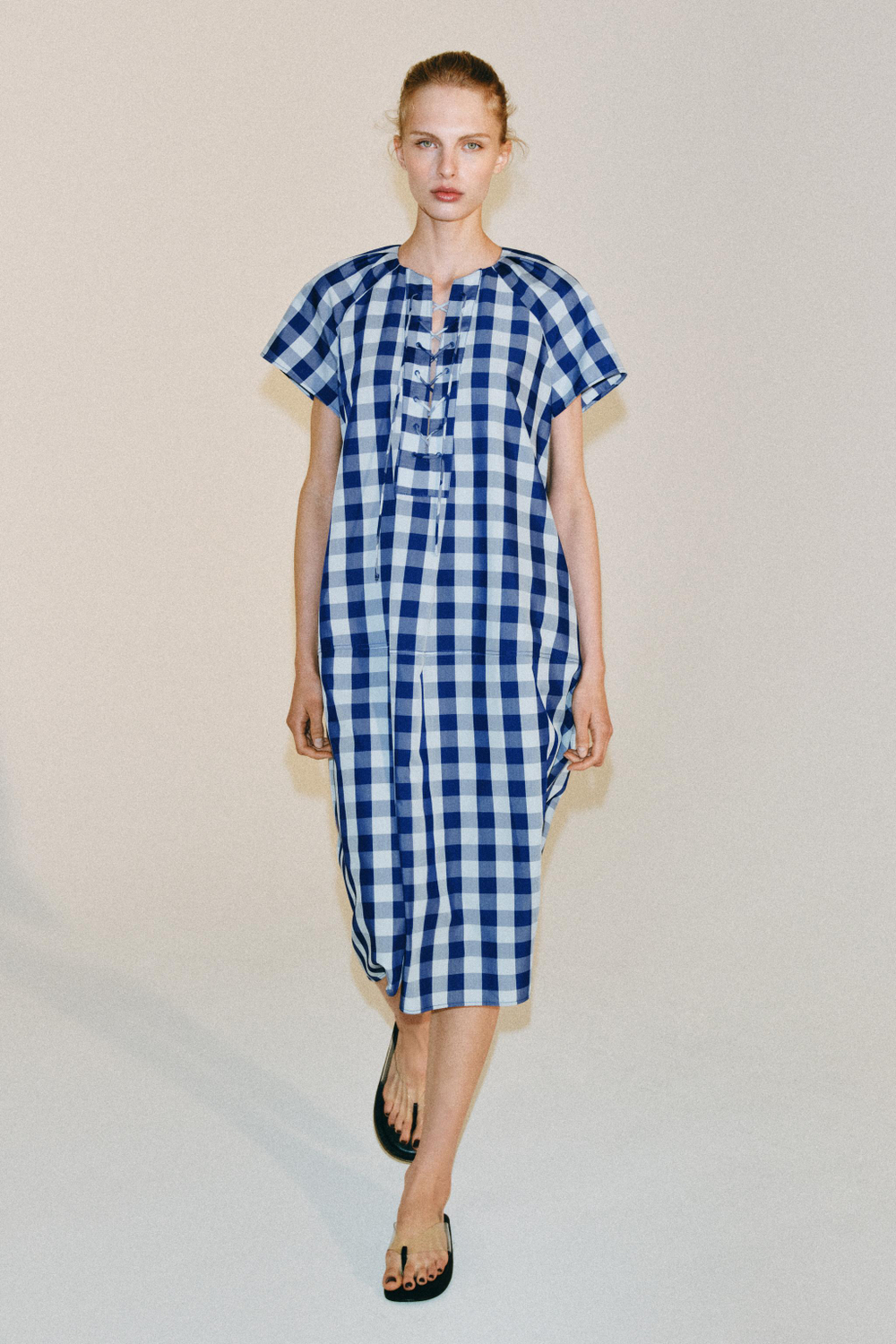 ZARA ПЛАТЬЕ В КЛЕТКУ С ЗАВЯЗКАМИ — ZW COLLECTION, СИНИЙ