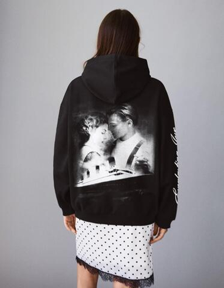 BERSHKA Толстовка с принтом «Титаник», черный