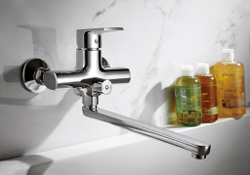 Смеситель для ванны c длинным изливом Bravat Pure