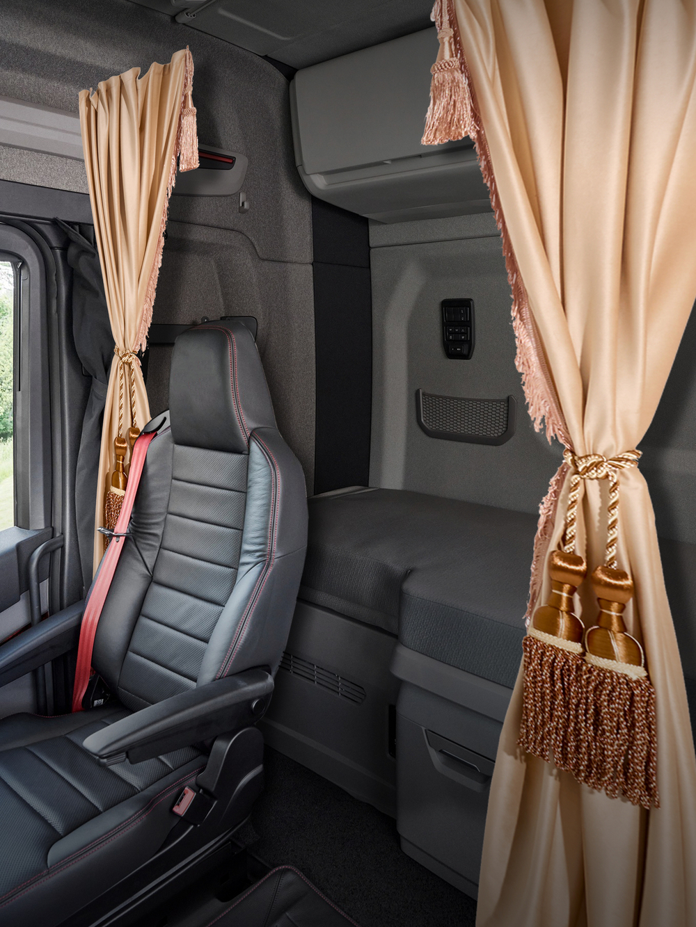 Шторы спального места с бахромой и кистями, с прихватами "Кисти" коричневые в кабину Volvo, Scania, MAN, Merc, Камаз, Sitrak, Shacman, Foton, FAW. Высота 1,45м, ширина одной стороны - 1,15м. Блэкаут, велюр. Бежевый цвет с коричневыми кистями-прихватам