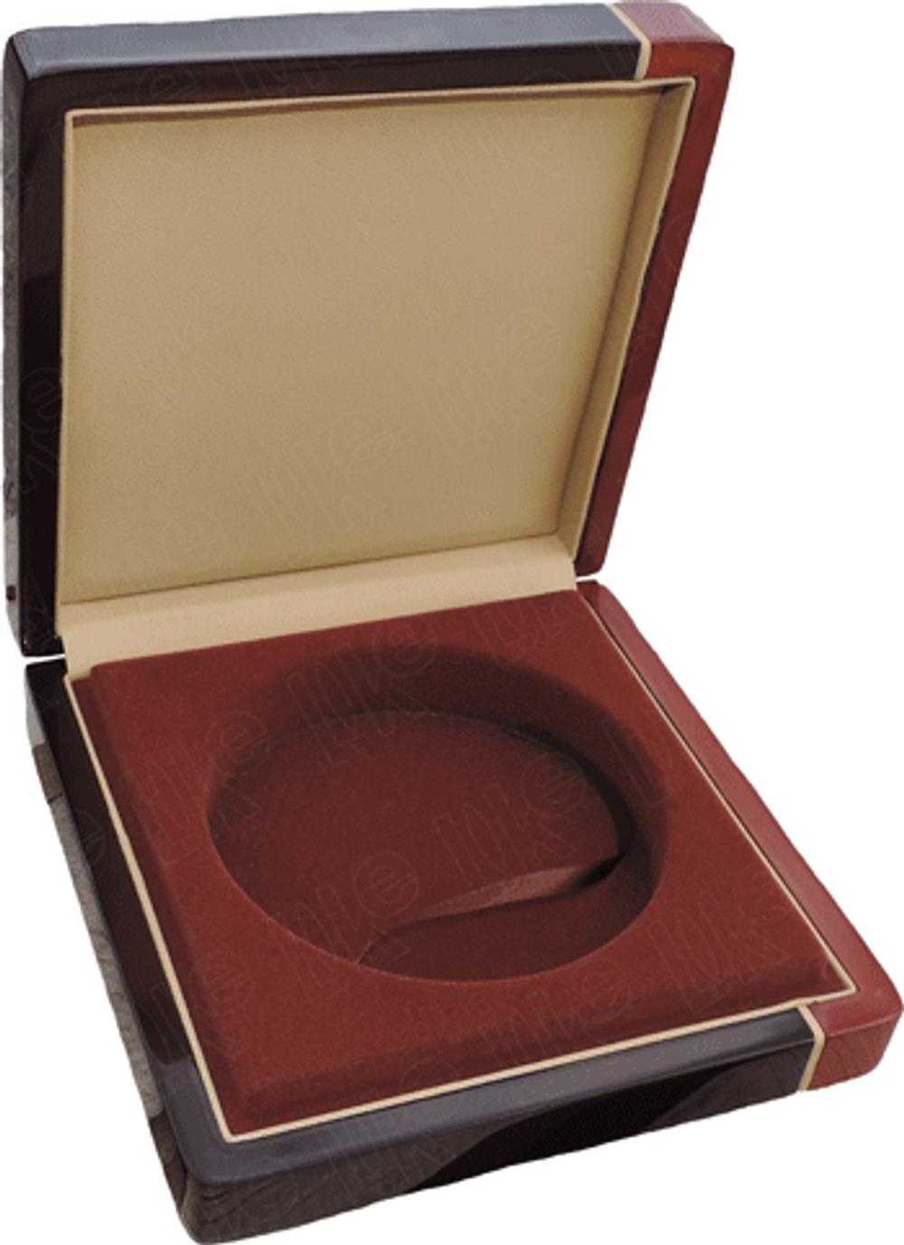 Футляр деревянный 180x180x48 мм с ложементом под капсулу 122 мм.