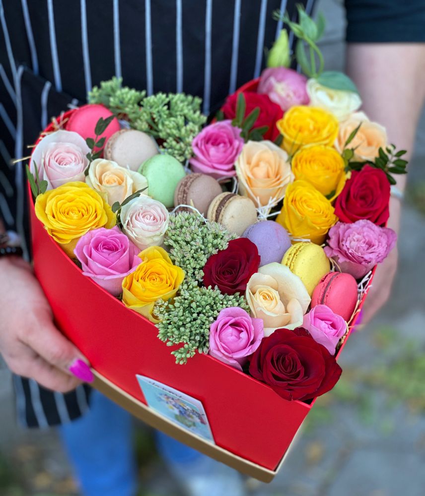 Композиция &quot;Sweets with flowers&quot;