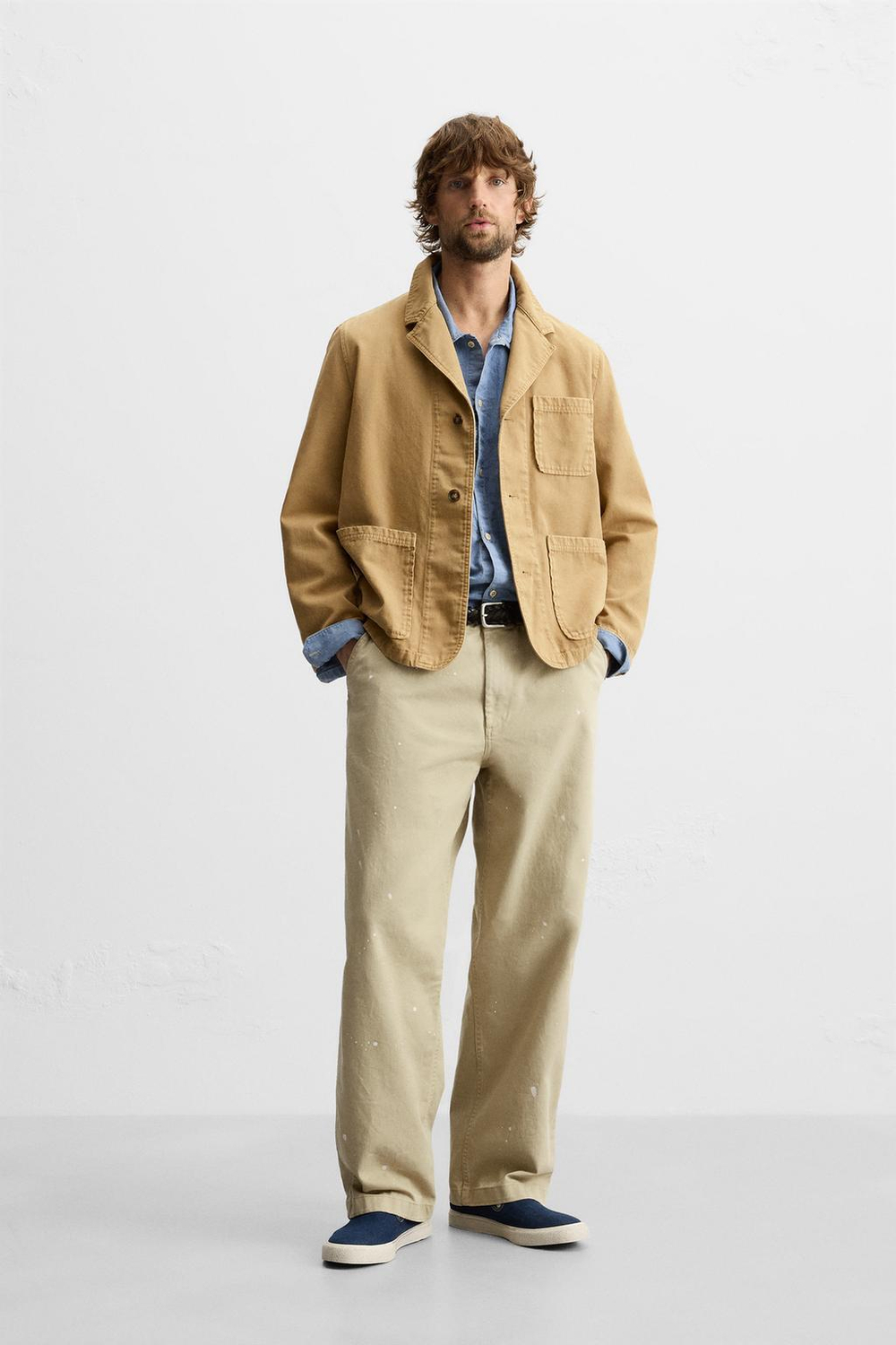 ZARA БРЮКИ ЧИНОС С ПРИНТОМ В ВИДЕ БРЫЗГ КРАСКИ, БЕЖЕВЫЙ