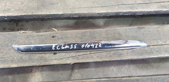 Молдинг решетки радиатора Mercedes E-Class (W213) 16-20 Б/У Оригинал A2138880273