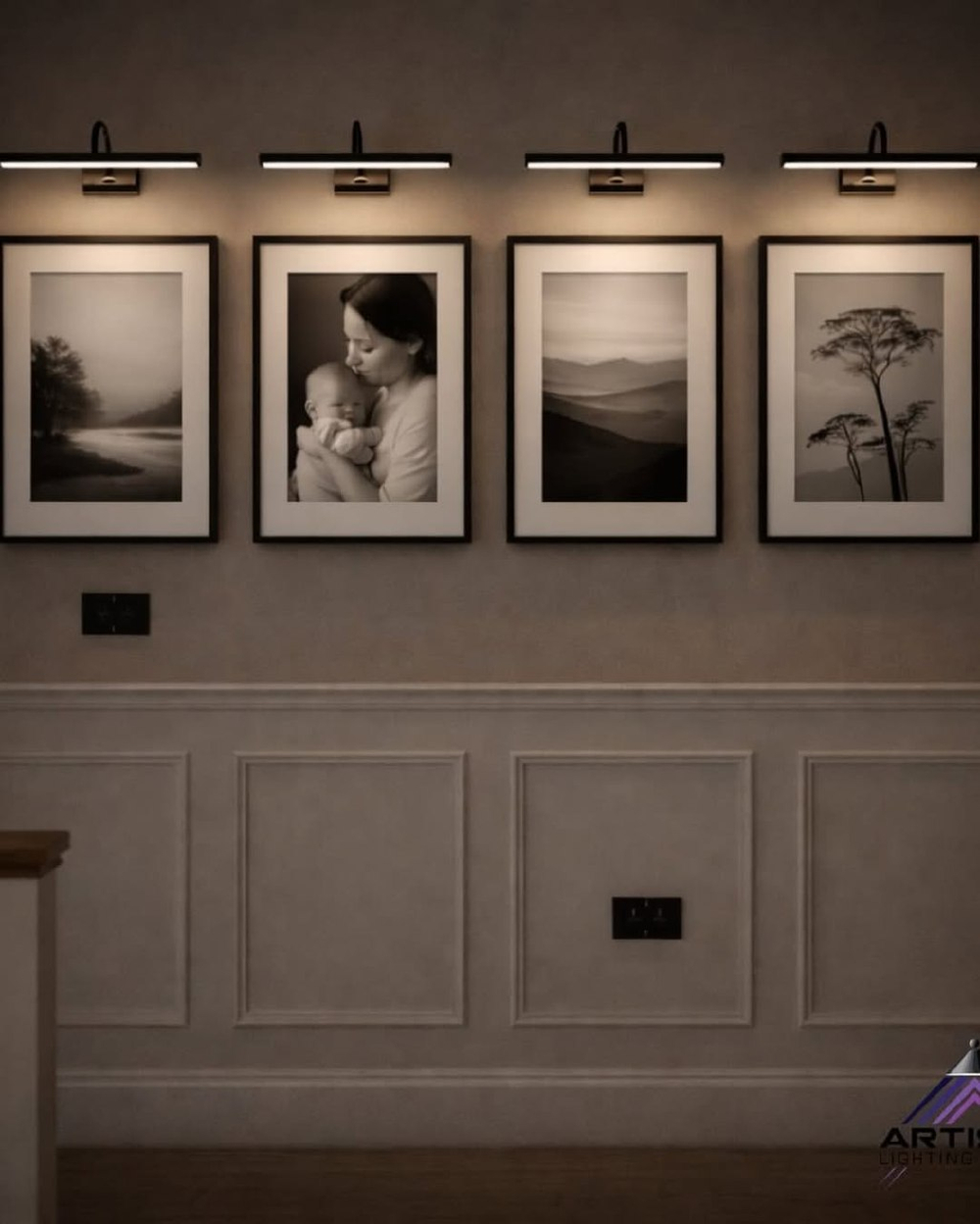 Светильники-надкартинники в чёрном и золотом цвете