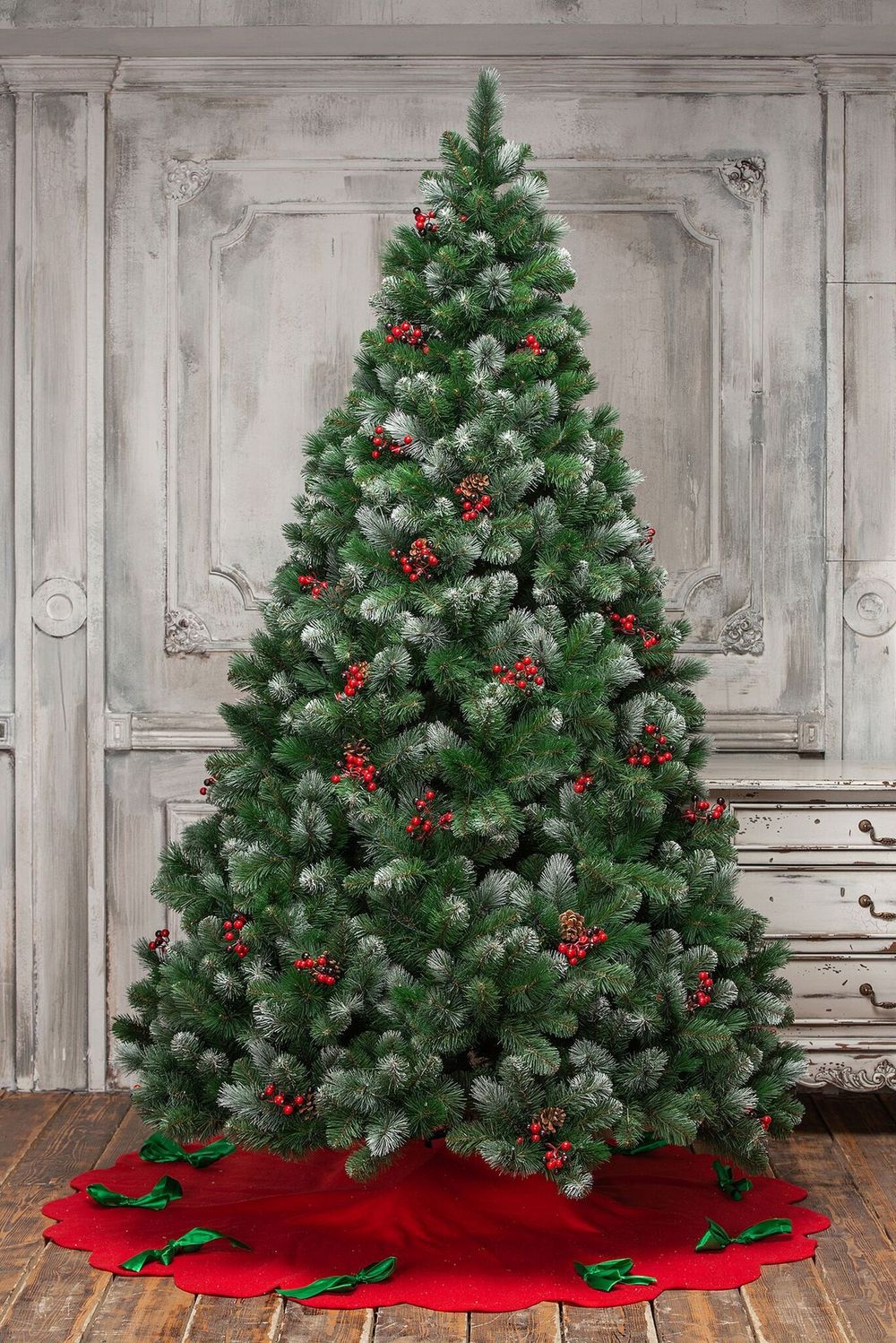 Заснеженная елка с шишками и ягодами «Очарование» (Леска+пвх) 240 см / 2.4 м