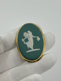 Брошь Wedgwood зелёная
