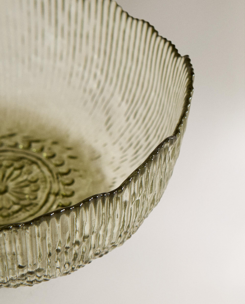 Zara Home блюдо сервировочное из стекла, цвет зелёный, 20.3 см