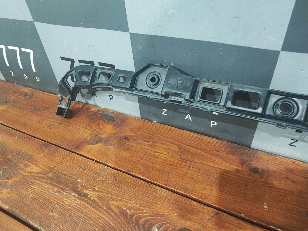 Кронштейн заднего бампера Volkswagen Golf 6 07-12 Б/У Оригинал 5K6807863