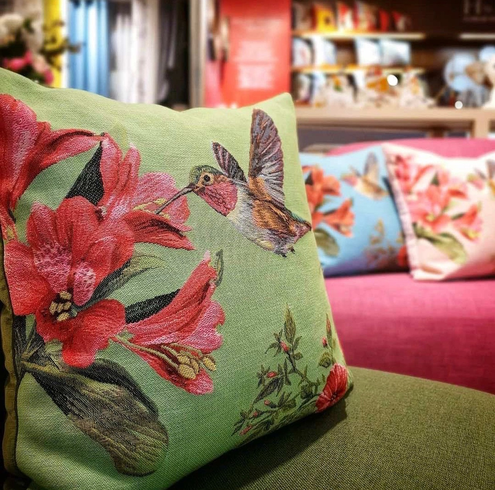 Подушка Колибри гобеленовая 45х45 см