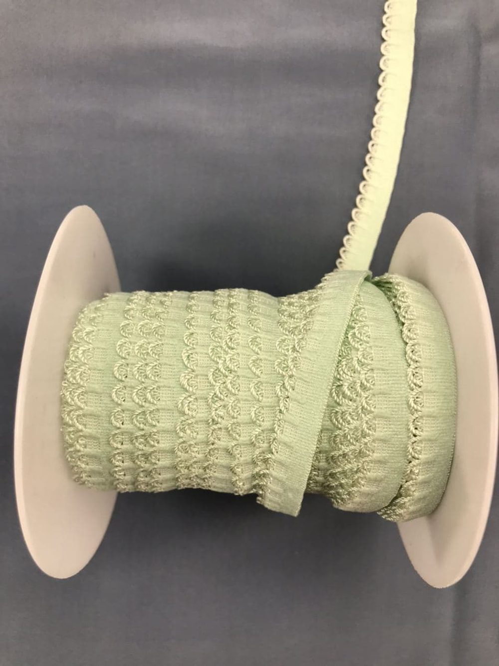 Отделочная резинка ажурная мятная 11 мм