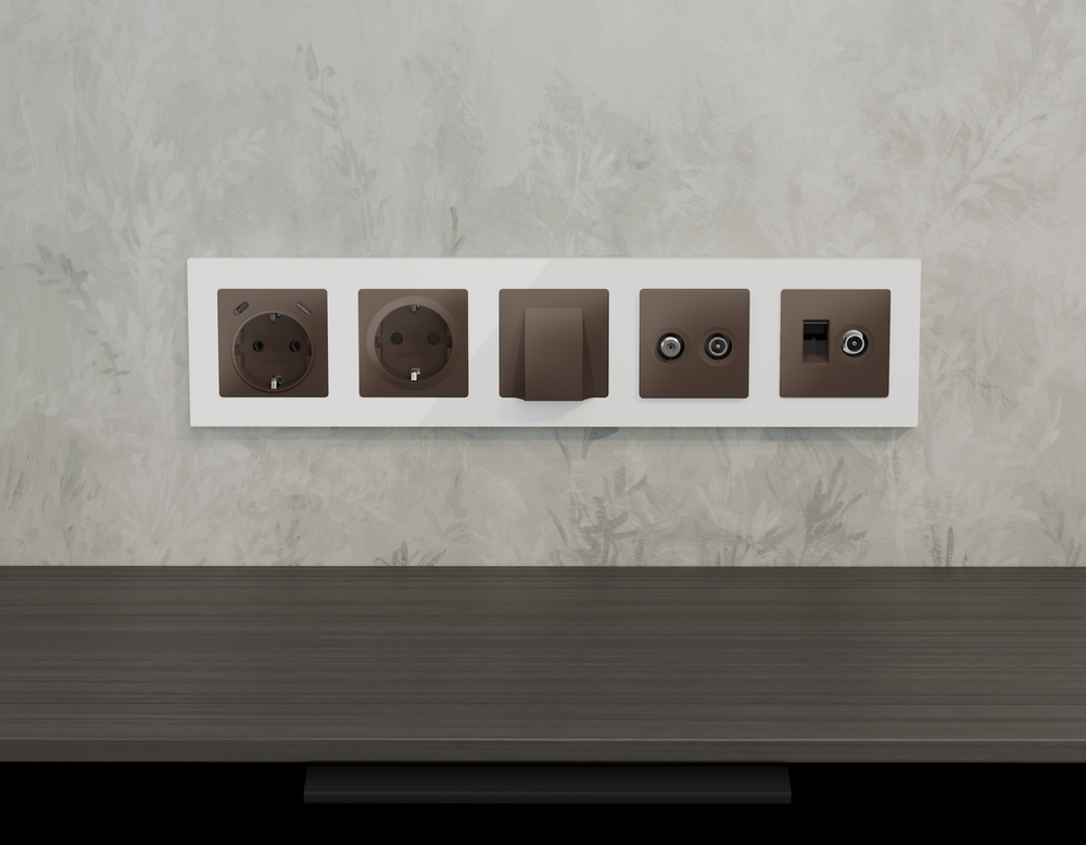 MA642510 Комплект мех-ма розетки компьютерной + TV оконечной RJ-45 с автоматической защитной шторкой ALFA Темная бронза матовый (AP6425, VM195)