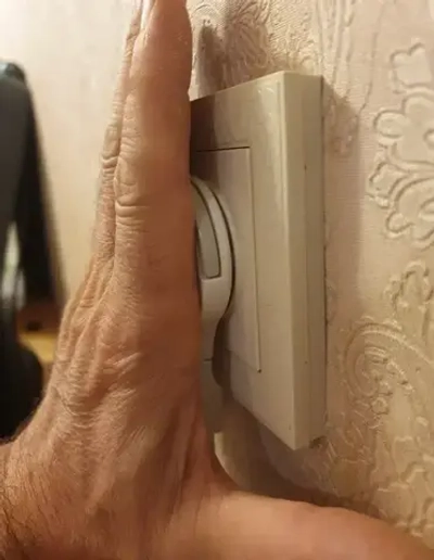 Удлинитель 2 розетки 0,5 метра с плоской потайной вилкой невидимкой угловой