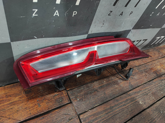Фонарь задний правый Chevrolet Camaro 6 15-18 Б/У Оригинал 84136773