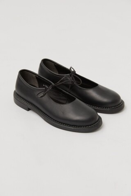 Туфли черного цвета на завязках