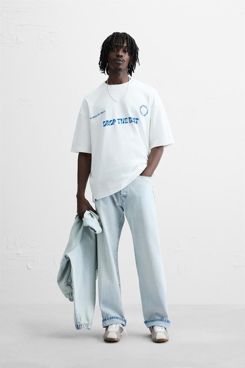 ZARA ТОЛСТОВКА С КОНТРАСТНЫМ ПРИНТОМ, ЭКРЮ