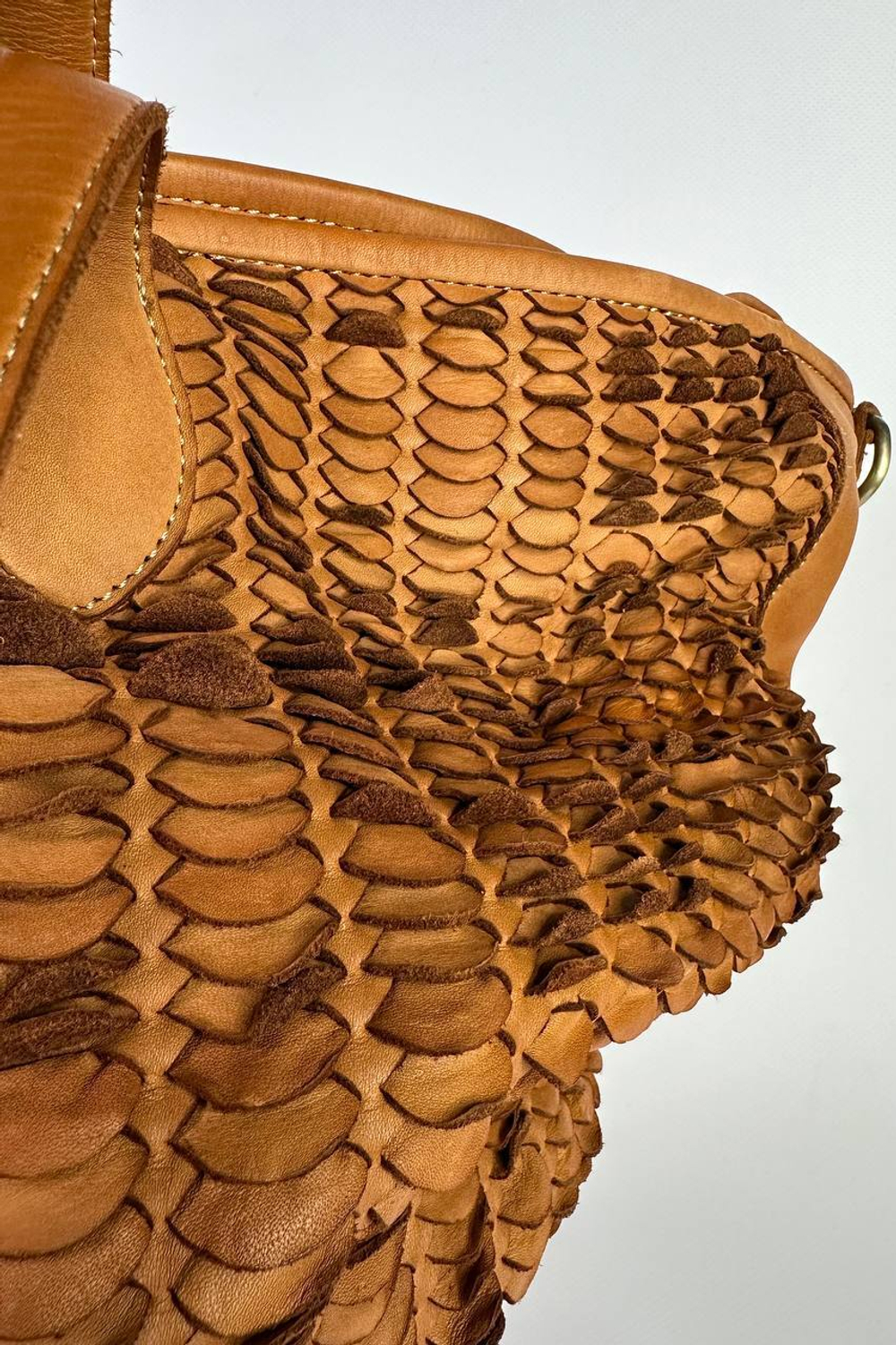 Женская большая плетеная сумка цвета whisky